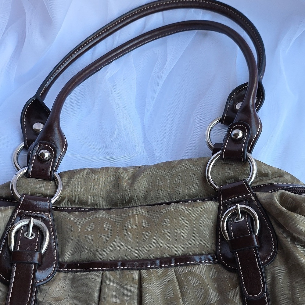 Giani Bernini Elegant Tan Shoulder Bag with Dark Brown Accents - Picture 2 of 12